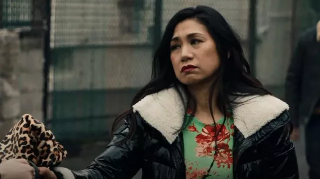 Sam NYC Gigi Veste portée par Melody 'Mel' Bayani (Liza Lapira) comme on le voit dans The Equalizer (S03E12)