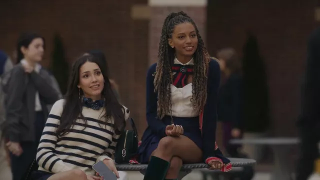 Afibi Casual Mini Stretch Waist Flared Plain Pleated Skater Skirt usada por Monet de Haan (Savannah Lee Smith) como se ve en Gossip Girl (S01E05)