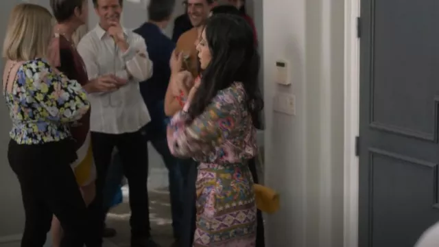 Free People Ariana Printed Smocked Top porté par Diandra Stiltskin (Joey Lauren Adams) comme vu dans Party Down (S03E02)