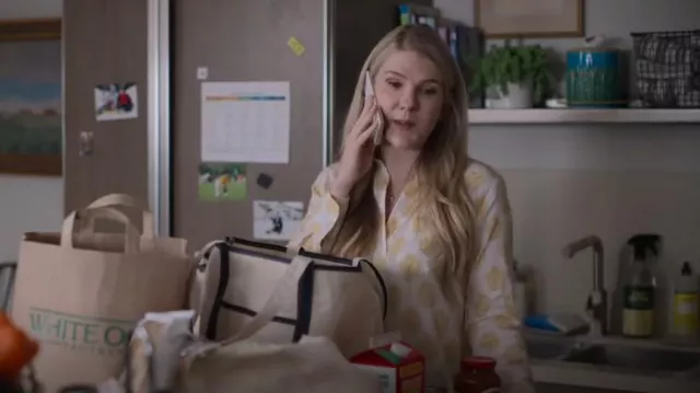 J.Crew Classic-Fit Soft Gauze Shirt In Collected Floral Block Print porté par Meg (Lily Rabe) comme on le voit dans Shrinking (S01E09)