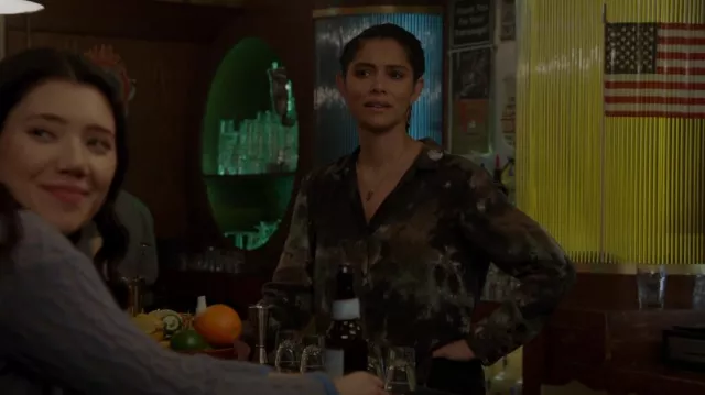Bella Dahl Tie Dyed Flowy Shirt porté par Stella Kidd (Miranda Rae Mayo) vu dans Chicago Fire (S11E16)
