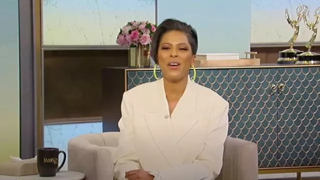 Mach and Mach Crystal Hearts Cropped Wool Blazer worn by Tamron Hall as seen in Tamron Hall Show on  March 23, 2023