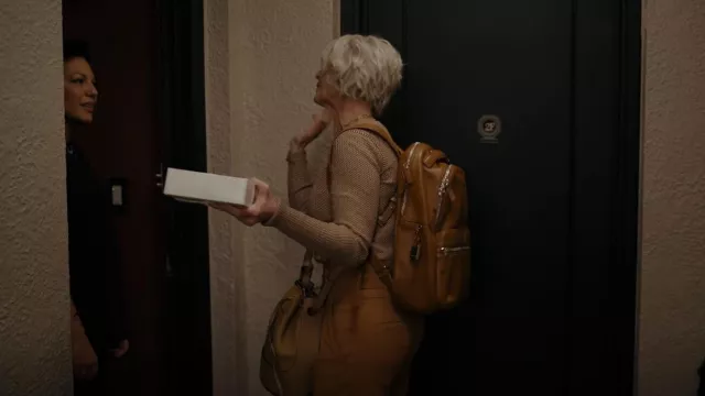 Shinola Runwell Grained Leather Backpack worn by Miranda Hobbes (Cynthia Nixon) as seen in And Just Like That… (S01E09)