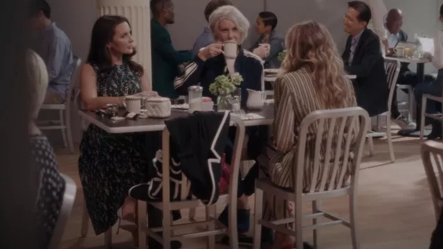 Veronica Beard Dacey Clog porté par Miranda Hobbes (Cynthia Nixon) comme on le voit dans And Just Like That... (S01E10)