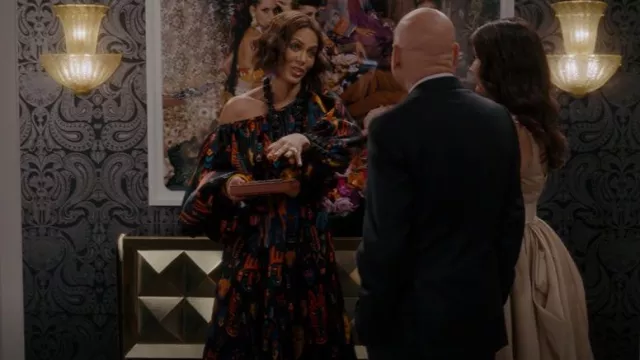 Rianna + Nina Carnaval Raglan Robe portée par Lisa Todd Wexley (Nicole Ari Parker) comme on le voit dans And Just Like That... (S01E04)