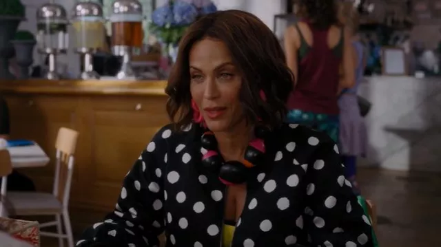 Collier d’argent en polyester porté par Lisa Todd Wexley (Nicole Ari Parker) comme on le voit dans And Just Like That... (S01E04)