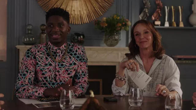 Lacoste Nymphea Chemise imprimée portée par Julien (Samuel Arnold) vue dans Emily dans la garde-robe de la série télévisée Paris (S03E04)
