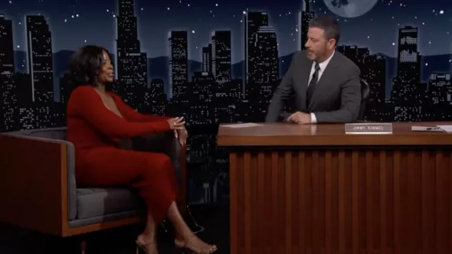 Galvan Red Midi Vestido usado por Janelle James como se ve en Jimmy Kimmel Live! on abril 12, 2022