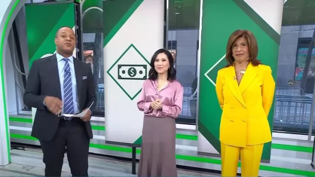 M.M. LaFleur La jupe Leah en Rose Taupe portée par Vicky Nguyen comme on le voit dans Aujourd’hui le 27 mars 2023