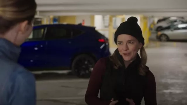 Lululemon Swiftly Tech Long Sleeve Crew worn by Maggie Bloom (Allison Miller) as seen in A Million Little Things (S05E07)