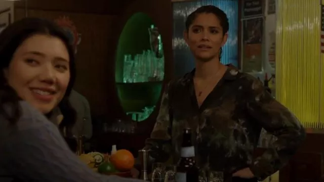 Bella Dahl Tie Dyed Flowy Shirt porté par Stella Kidd (Miranda Rae Mayo) vu dans Chicago Fire (S11E16)