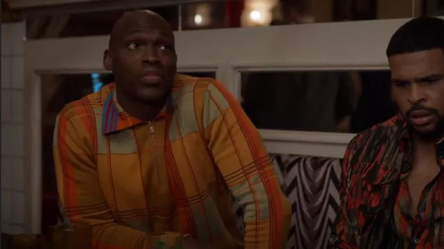 Paul Smith Or­ange Cot­ton Po­lo worn by Thierry Zoreaux (Moe Jeudy-Lamour) as seen in Ted Lasso (S03E03)
