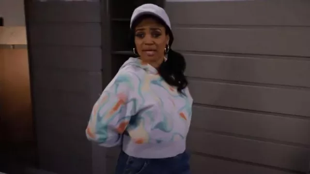 Wild Fable Cropped Hood­ed Sweat­shirt worn by Randi (Kyla Pratt) as seen in Call Me Kat (S03E19)