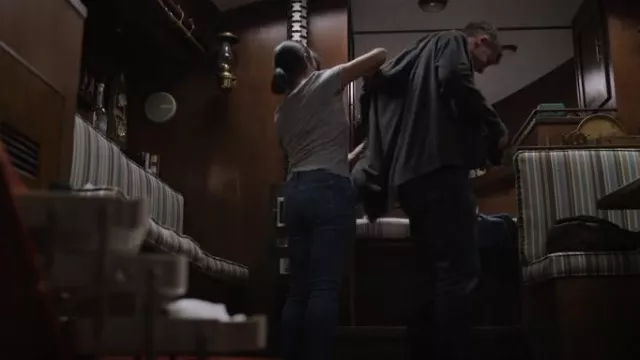 Mother Mid Rise Dazzler Skinny Jeans worn by Rose Larkin (Luciane Buchanan) as seen in The Night Agent (S01E06)