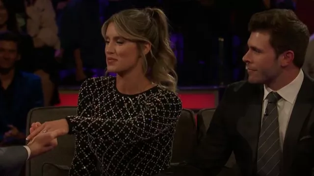 Robe Retrofête Harlowe portée par Kaity Biggar vue dans The Bachelor (S27E11)