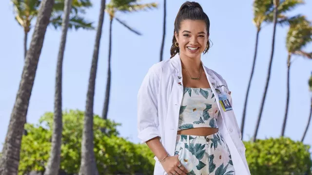 Billabong Tropical top and shorts set worn by Lahela 'Doogie' Kamealoha (Peyton Elizabeth Lee) in Doogie Kamealoha, M.D. (S01E04)