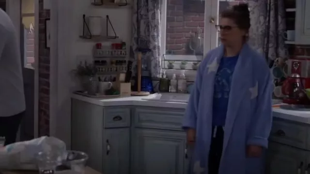 Marion Marie 90’s Canyon Group Chenille Robe Moon & Stars worn by Kat (Mayim Bialik) as seen in Call Me Kat (S03E20)