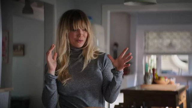 Club Monaco Julianna Rib Cashmere Cotton Turtleneck worn by Cassie Bowden (Kaley Cuoco) as seen in The Flight Attendant (S02E01)