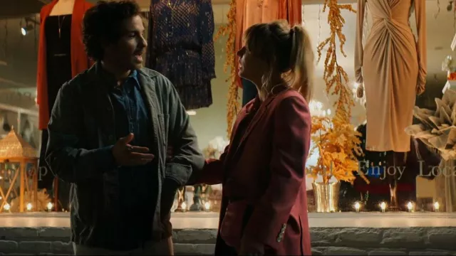 Clare V Midi Sac worn by Cassie Bowden (Kaley Cuoco) as seen in The Flight Attendant (S02E02)