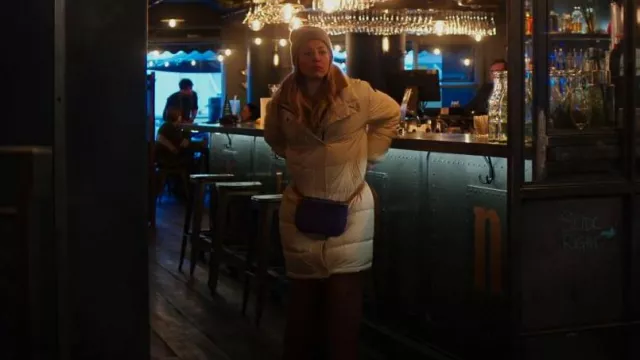 S Max Mara Zeo Trousers worn by Cassie Bowden (Kaley Cuoco) as seen in The Flight Attendant (S02E03)