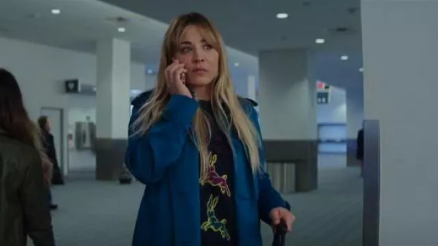 PS Paul Smith Rabbit Intarsia Jumper usado por Cassie Bowden (Kaley Cuoco) como se ve en The Flight Attendant (S02E06)