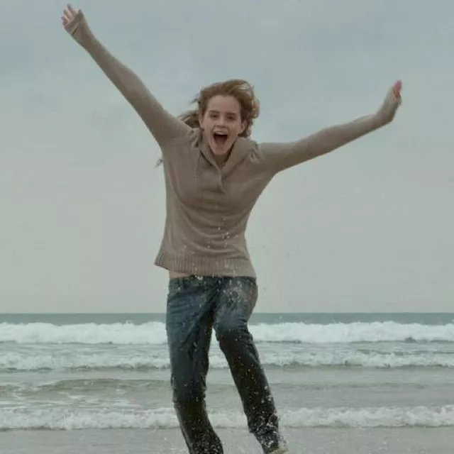 The brown sweater worn by Emma Watson on the set of Harry Potter and the Deathly Hallows