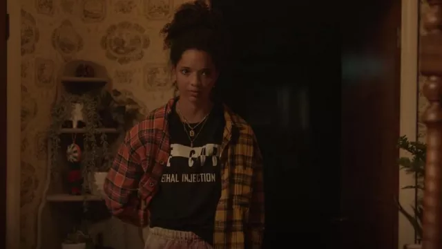 Redbubble Lethal Injection T-Shirt Classic T-Shirt essentiel porté par Rae Kincade (Tanzyn Crawford) comme on le voit dans Tiny Beautiful Things (S01E01)