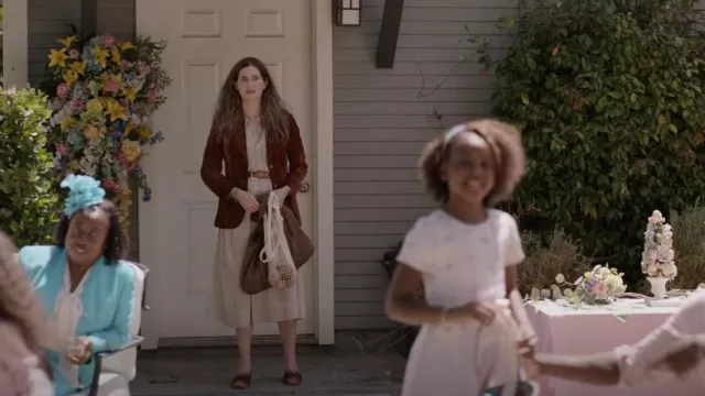 Blazer à poitrine unique Tagliatore porté par Clare Pierce (Kathryn Hahn) vu dans Tiny Beautiful Things (S01E04)