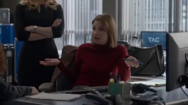 Hobbs London Lara Roll Neck Top usado por Taylor Rentzel (MacKenzie Meehan) como se ve en Bull (S06E19)
