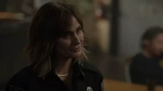 Kendra Scott Herringbone Collier de chaîne porté par Sharon Leone (Diane Farr) vu dans Fire Country (S01E17)