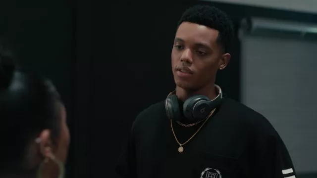 Beats Headphones used by Will Smith (Jabari Banks) as seen in Bel-Air (S02E08)