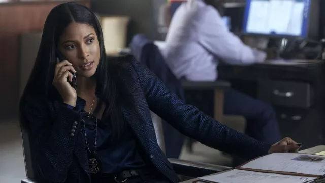 Veronica Beard Blue blazer jacket worn by Iris (Lex Scott Davis) as seen in Florida Man TV series (Season 1)