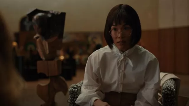 Tory Burch Poplin Bow Top­stitch Blouse worn by Amy Lau (Ali Wong) as seen in BEEF (S01E09)