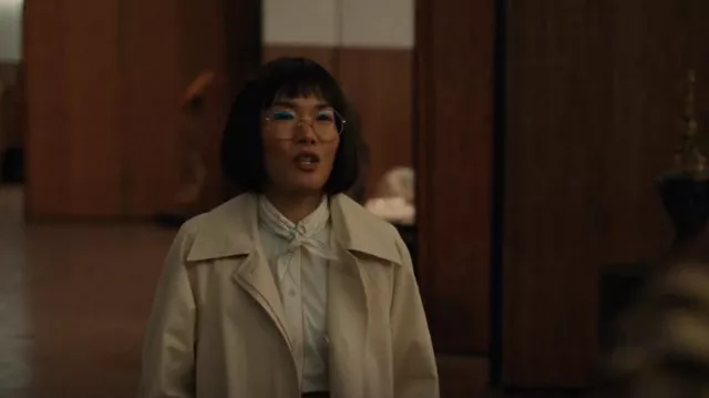 Cos De­tach­able Lin­er Car Coat worn by Amy Lau (Ali Wong) as seen in BEEF (S01E09)