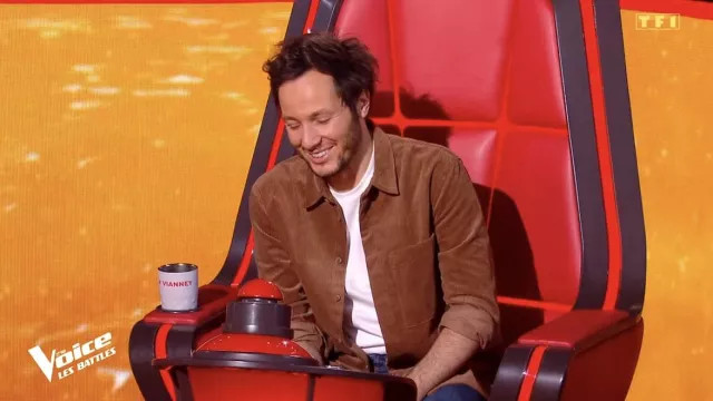 La surchemise marron en velours côtelé portée par Vianney dans l'émission The Voice du 15 avril 2023