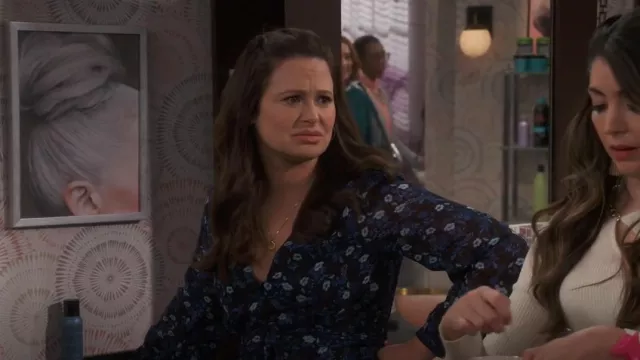 La robe à la taille à imprimé floral Kooples portée par Jen (Katie Lowes) comme on le voit dans How We Roll (S01E02)