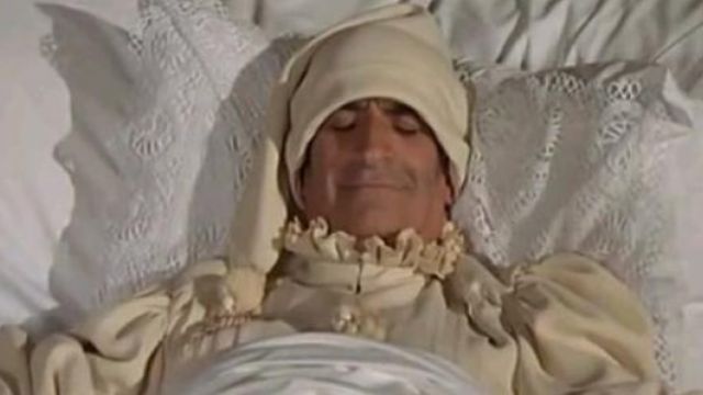 Le bonnet de nuit de Don Salluste (Louis de Funès) dans La Folie