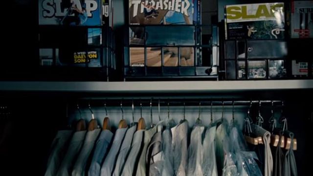 L'exemplaire de Thrasher Magazine dans le placard de Walter Mitty (Ben Stiller) dans La Vie rê­vée de Wal­ter Mitty