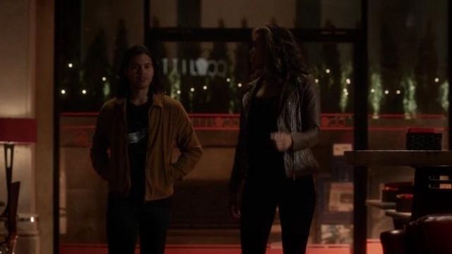 The jacket in suede Topman Cisco Ramon (Carols Valdes) in The Flash S02E08