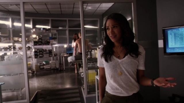 The top white cotton Rag & Bone worn by Iris West (Candice Patton) in The Flash S02E02