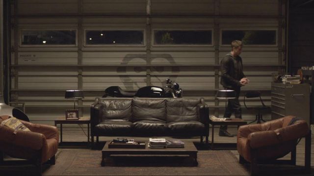 The brown leather sofa of Sam Flynn in Tron: legacy