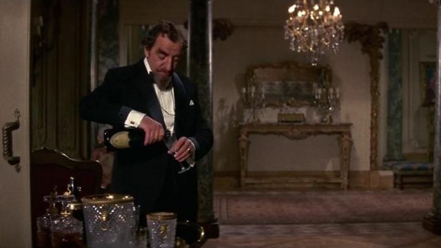 La bouteille de champagne Dom Perignon de Hugh Griffith dans Comment voler un million de dollars