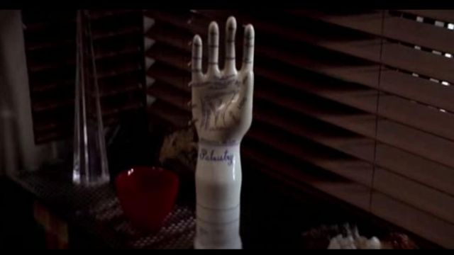 La main avec lignes de la main de Ben Affleck dans Paycheck