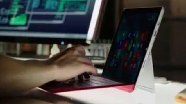 Le clavier de la Surface Pro 3 de Felicity dans Arrow
