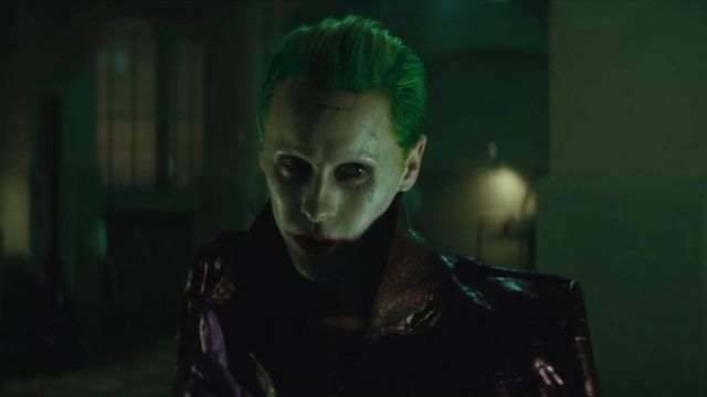 The jacket bordeaux of the Joker (Jared Leto) in Suicide Squad