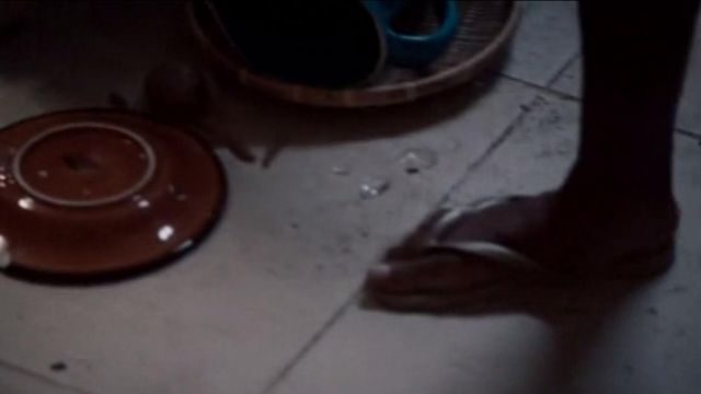 The flip-flops of John Murphy (Kevin Carroll) in The Leftovers S02E01