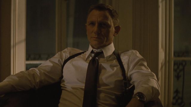 The holster James Bond (Daniel Craig) in Spectrum