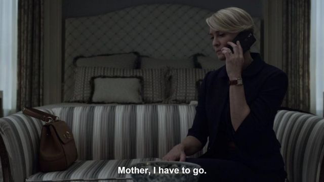 The smartphone OnePlus 2 of Claire Underwood in House of Cards