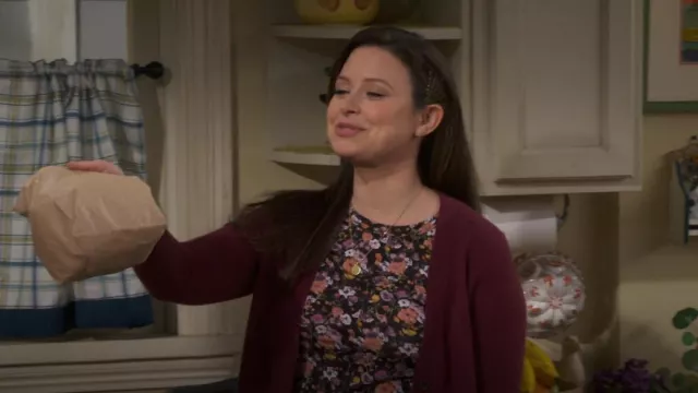 T-shirt à manches longues à fleurs Rag And Bone Sabeen porté par Jen (Katie Lowes) comme on le voit dans How We Roll (S01E04)