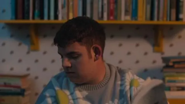 Asos Design Knitted Oversized Floral Jumper worn by Isaac Henderson (Tobie Donovan) as seen in Heartstopper (S01E03)